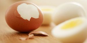 Треснутое вареное яйцо хранится при комнатной температуре 5 часов